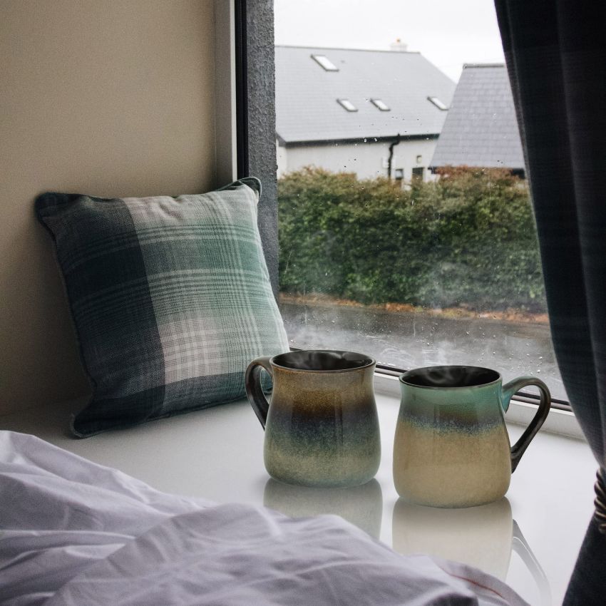 ECODECO Large Pottery Coffee Mug 24 Oz - Oversized Ceramic Cup with Big Handle - 1 Pcs (Blue to Tan)